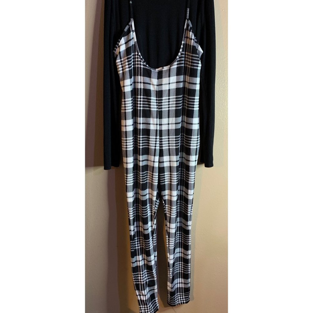 Black And White Spaghetti Strap Jumpsuit Pre-Owned GREAT Condition